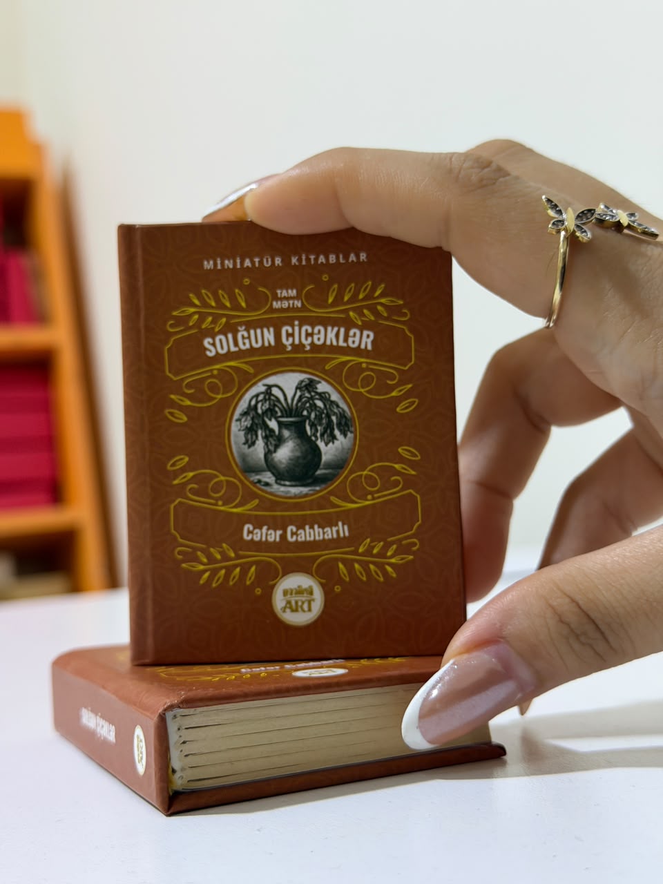 Solğun çiçəklər