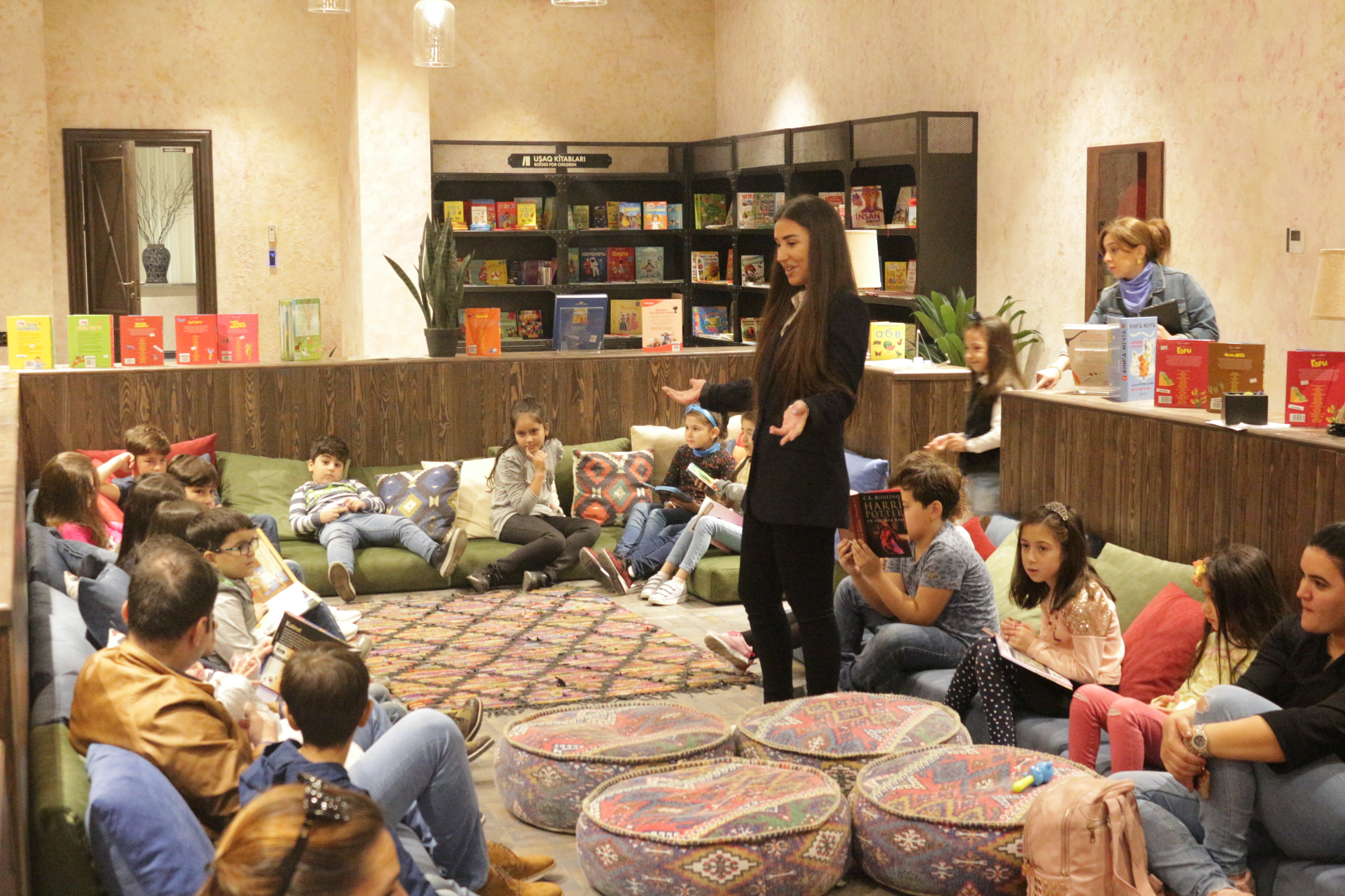 В Бакинском Книжном Центре начали работу бесплатные «Клубы общения» на иностранных языках