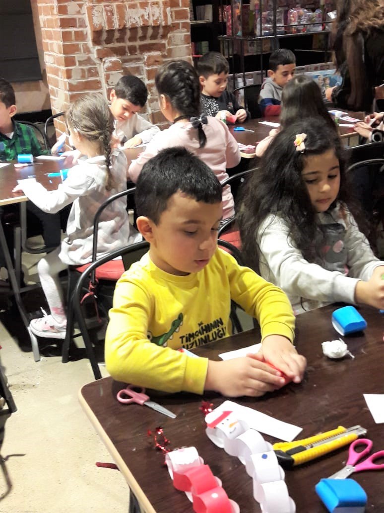 Baku Book Center launches free craft classes for children