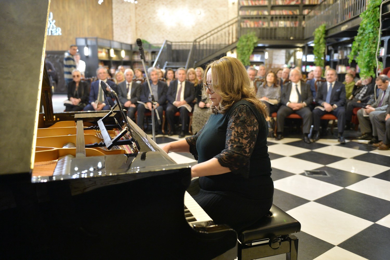 Состоялся литературно-музыкальный вечер, посвященный 50-летию журнала «Гобустан»