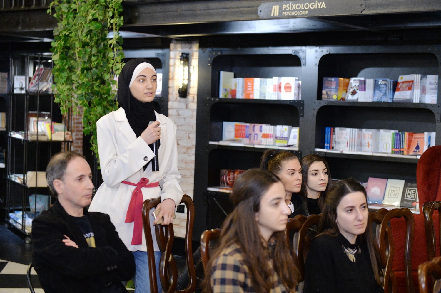 Исследователь истории Баку Фуад Ахундов провел очередную лекцию в рамках образовательного проекта«YÜKSƏL»