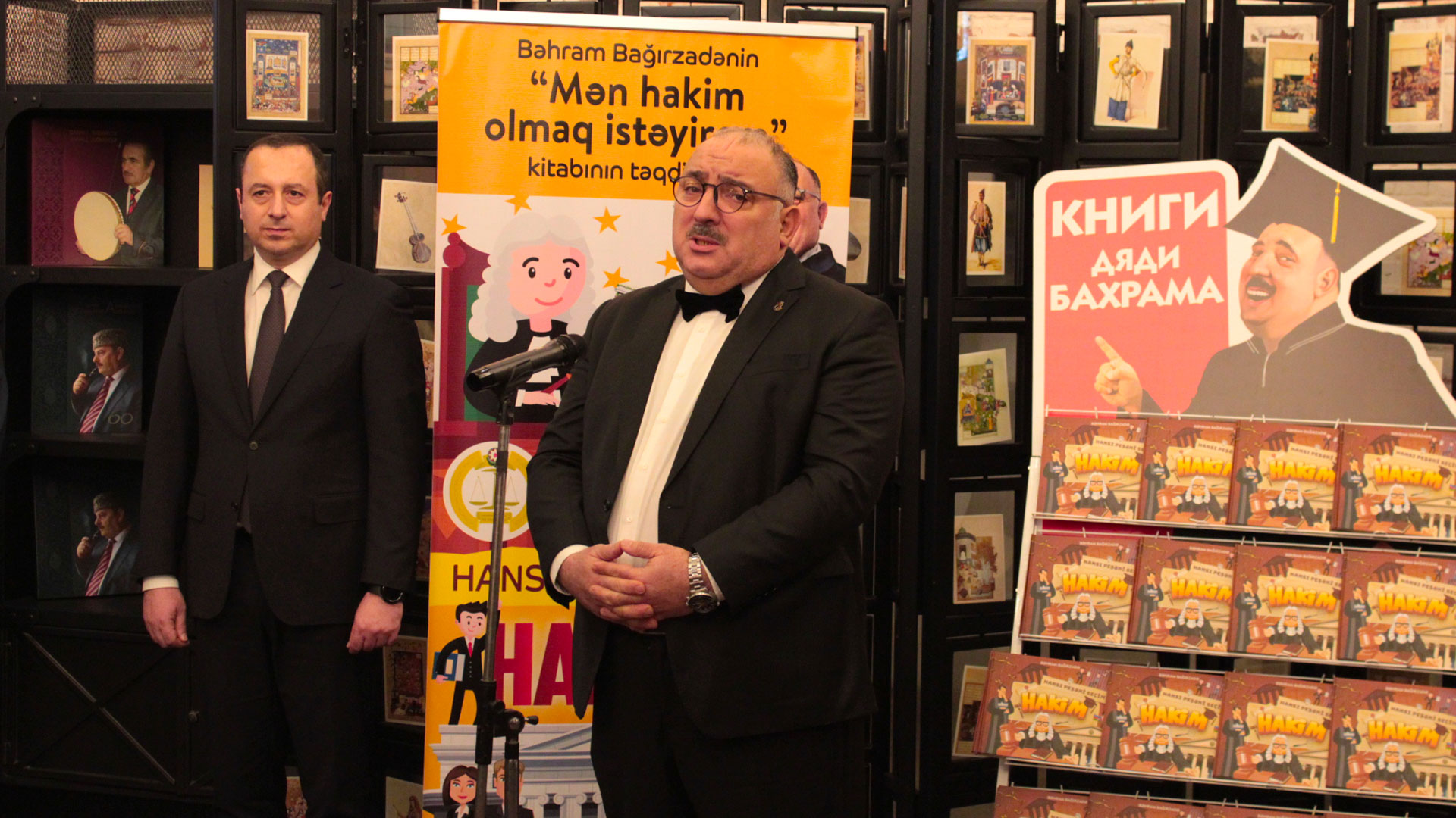 Book Center-də əməkdar artist Bəhram Bağırzadənin yeni kitabının təqdimatı keçirilib