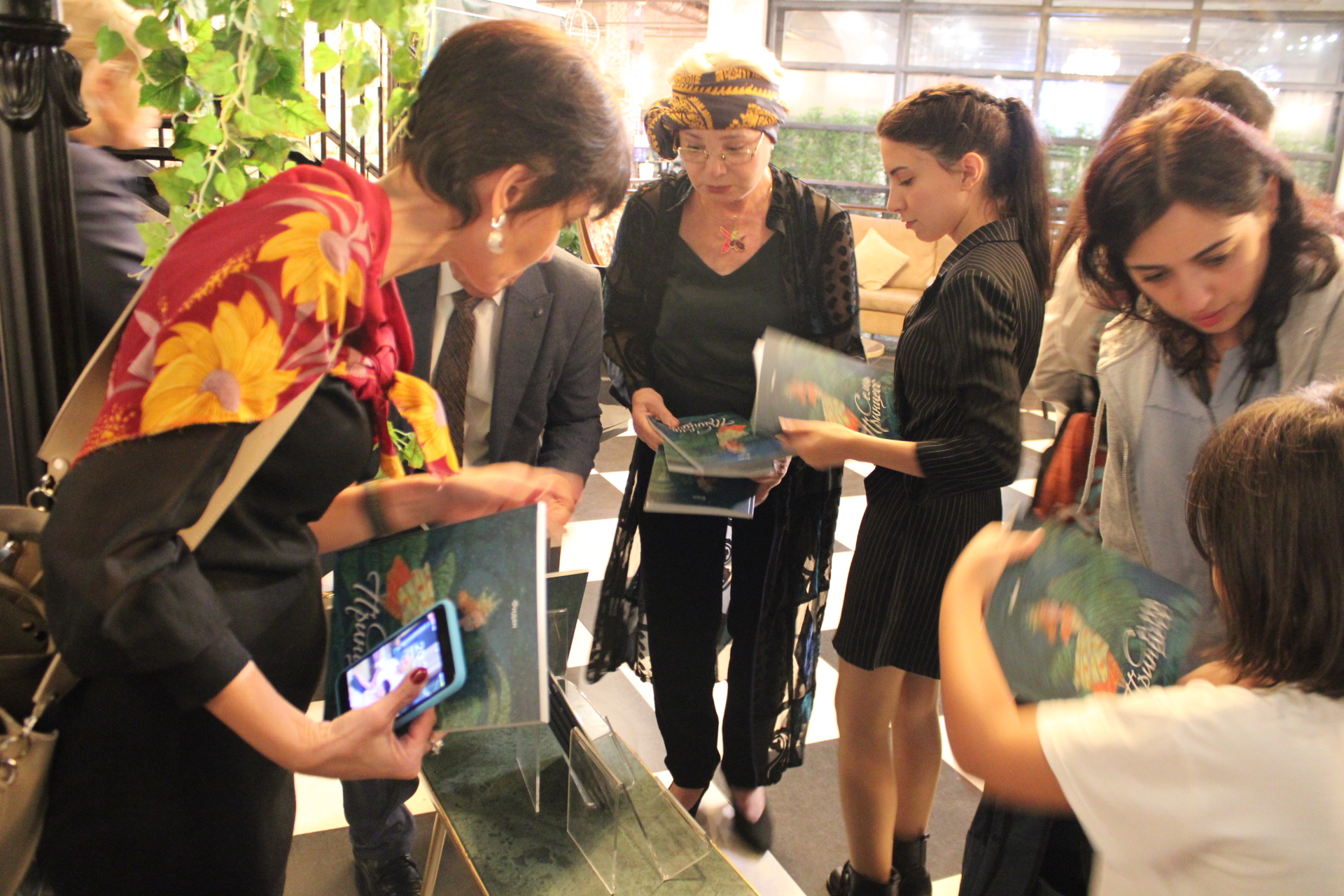 В Baku Book Center прошла презентация книги сказок «Семь принцесс»