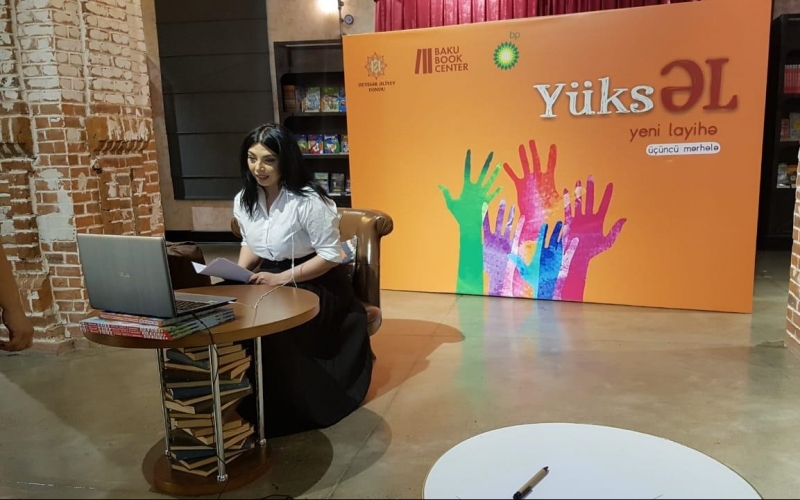 Third phase of YÜKSƏL project starts with seminar on important qualities of charismatic person