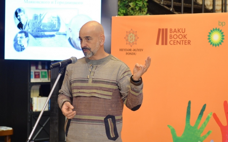 Baku history researcher Fuad Akhundov holds another lecture as part of the YÜKS «L educational project