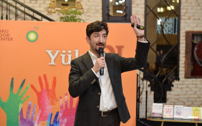 Sales expert Azad Gahramanov gives a lecture as part of YÜKSƏL educational project