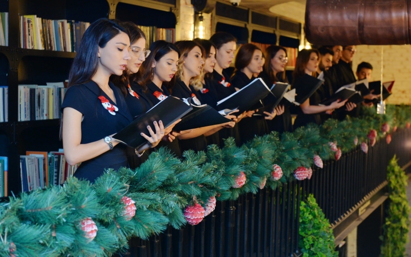 Baku Book Center hosts New Year’s eve musical party