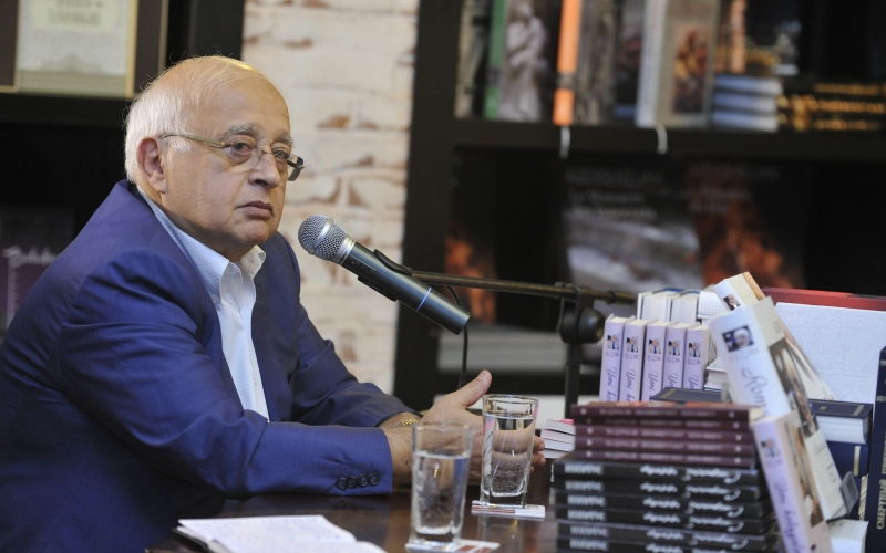 Baku Book Center hosts meeting with People’s writer of Azerbaijan Elchin