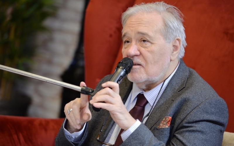 Famous Turkish historian Ilber Ortayly signs books at Baku Book Center