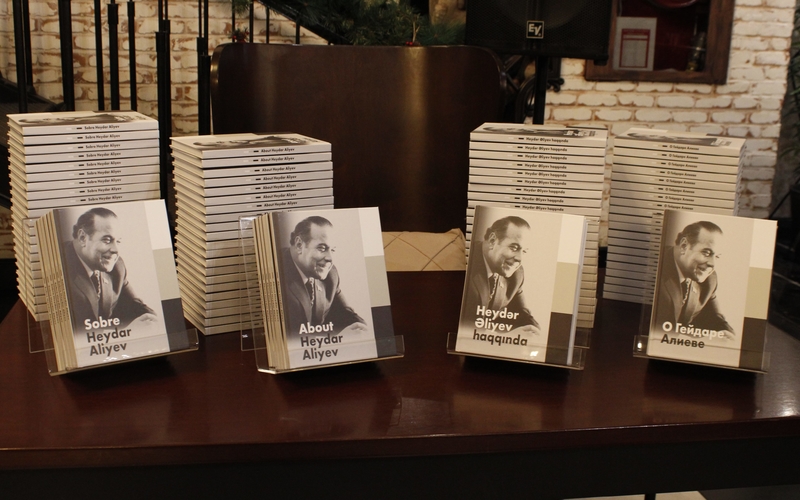 Книга на четырёх языках «О Гейдаре Алиеве» представлена в Baku Book Center