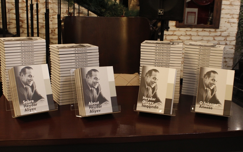 “About Heydar Aliyev” book in four languages unveiled at Baku Book Center
