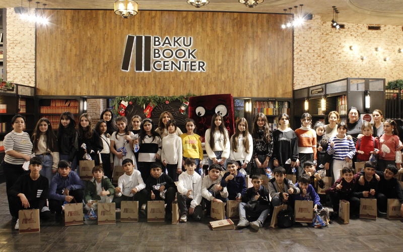 «Сплотимся, чтобы веселиться вместе» - в Baku Book Center состоялся яркий новогодний праздник для детей