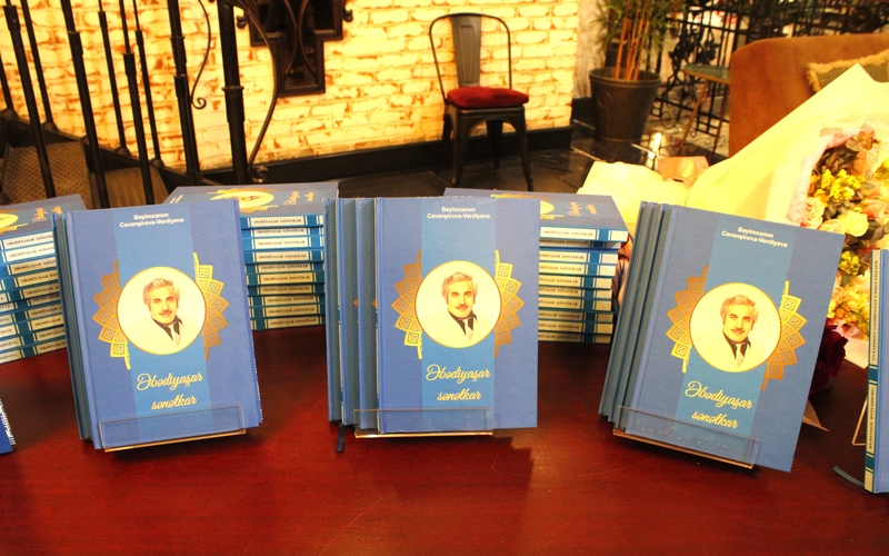 Xalq artisti Fikrət Verdiyevin xatirəsinə həsr olunmuş kitab təqdim olunub